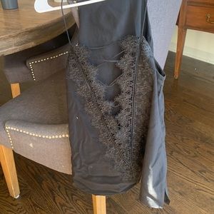 Cami NYC black v-neck